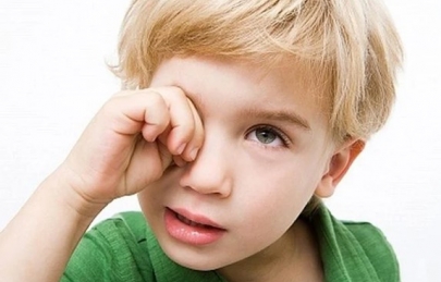 NHỮNG DẤU HIỆU NHẬN BIẾT TRẺ BỊ CẬN THỊ